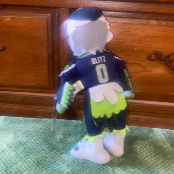 BLITZ-SEATTLE SEAHAWKS NFL TEAM MASCOT- 10” PLUSH DOLL - Picture 4 of 6